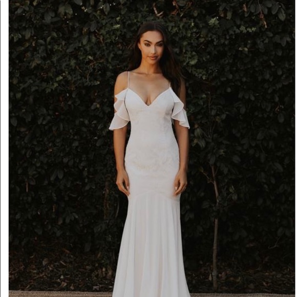 Bought as a back up dress and never worn - Picture 4 of 4